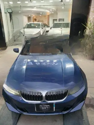 بي ام دبليو 320 2024 أزرق غامق أوتوماتيك مستعملة للبيع في المهندسين