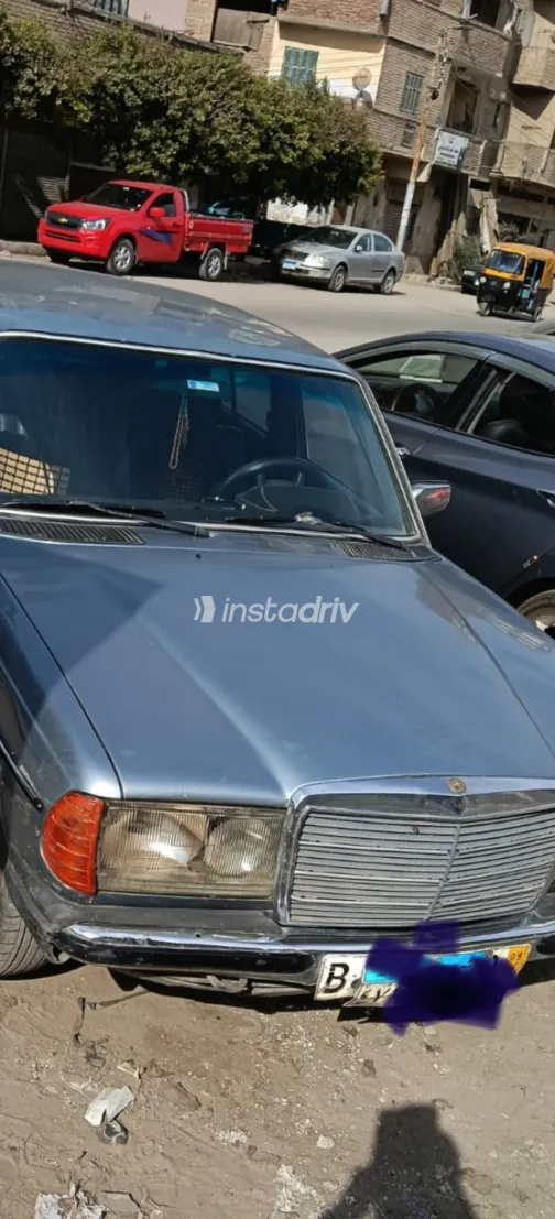 مرسيدس E 200 1981 أزرق يدوي مستعملة للبيع في القاهرة الكبرى ( القاهرة - الجيزة) - 9