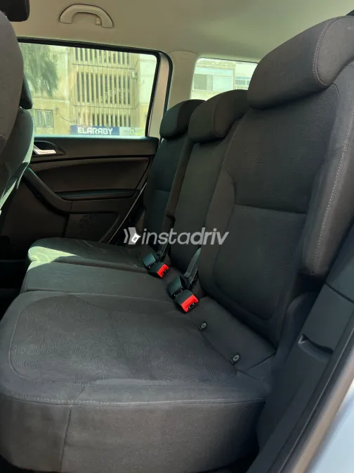 Skoda Yeti 2016 Gray Automatic Used for Sale in Greater Cairo ( Cairo + Giza) - 4
