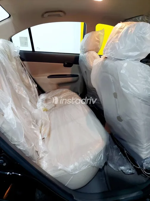 Hyundai Accent 2011 Black Automatic Used for Sale in Greater Cairo ( Cairo + Giza) - 3