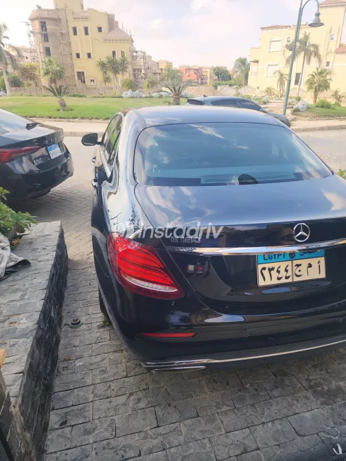 Mercedes E 180 2019 Black Automatic Used for Sale in Greater Cairo ( Cairo + Giza) - 6