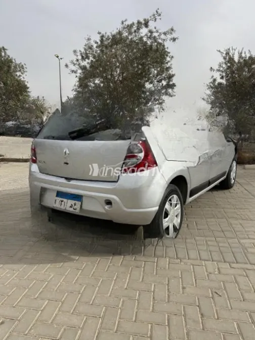 رينو سانديرو 2011 فضي يدوي مستعملة للبيع في 6 أكتوبر - 3