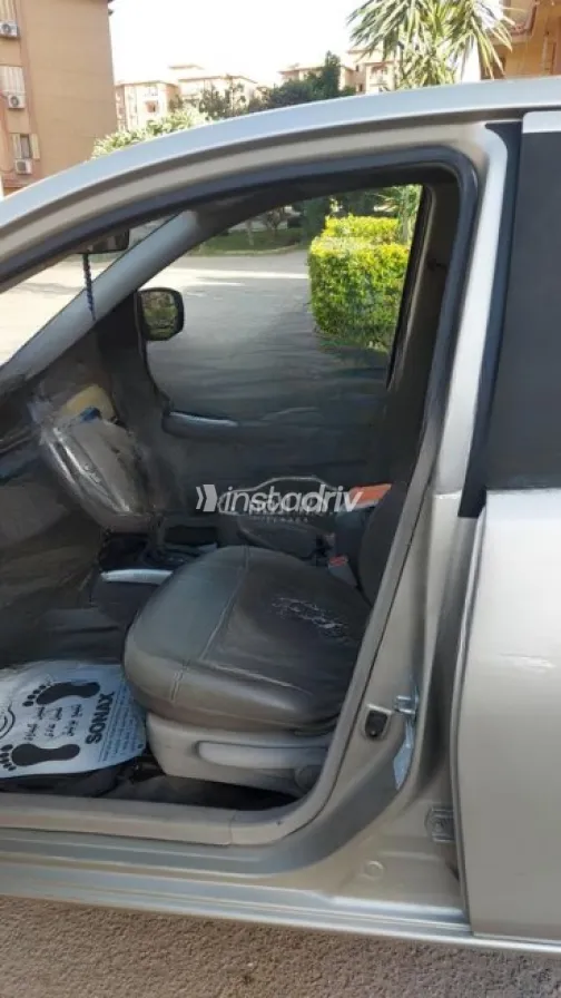 Nissan Sunny 2019 Champagne Automatic Used for Sale in Cairo - 2