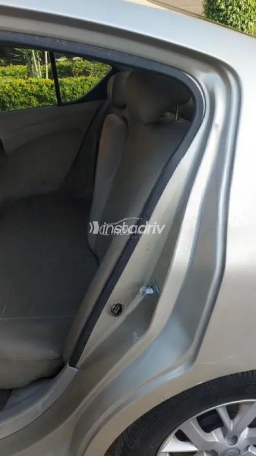 Nissan Sunny 2019 Champagne Automatic Used for Sale in Cairo - 4
