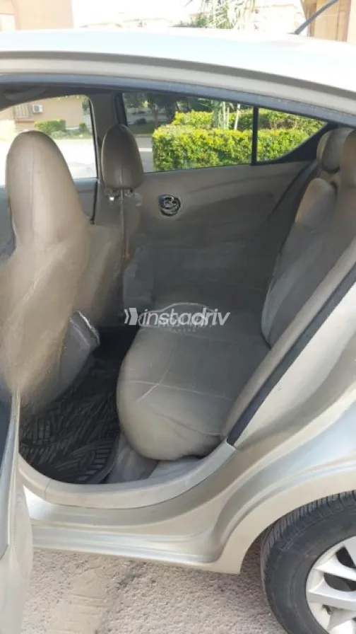 Nissan Sunny 2019 Champagne Automatic Used for Sale in Cairo - 5