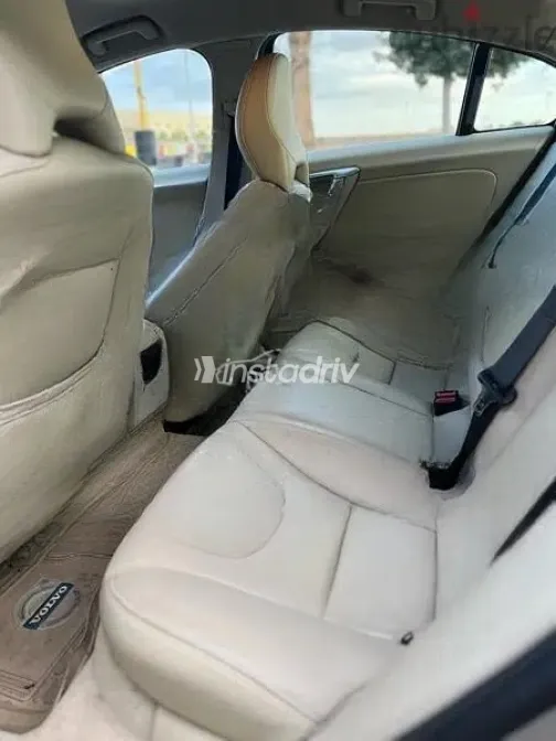 Volvo S60 2018 Silver Automatic Used for Sale in Maadi - 5
