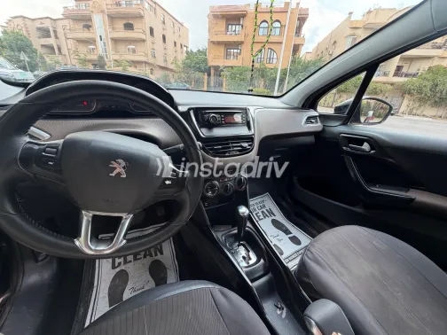 Peugeot 2008 2015 Champagne Automatic Used for Sale in Greater Cairo ( Cairo + Giza) - 5