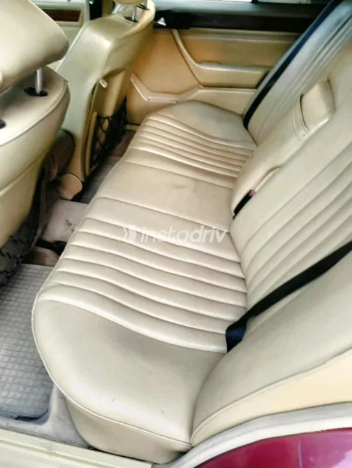 Mercedes E 230 1989 Red Automatic Used for Sale in Greater Cairo ( Cairo + Giza) - 4