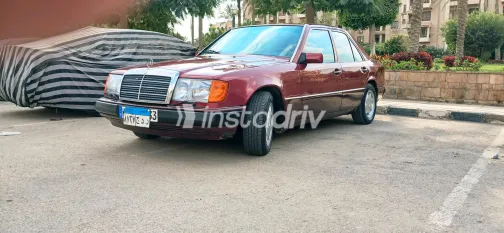 Mercedes E 230 1989 Red Automatic Used for Sale in Greater Cairo ( Cairo + Giza) - 5