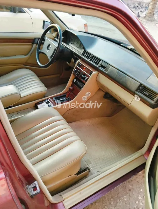 Mercedes E 230 1989 Red Automatic Used for Sale in Greater Cairo ( Cairo + Giza) - 8