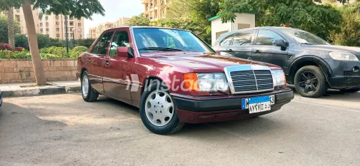 Mercedes E 230 1989 Red Automatic Used for Sale in Greater Cairo ( Cairo + Giza) - 9