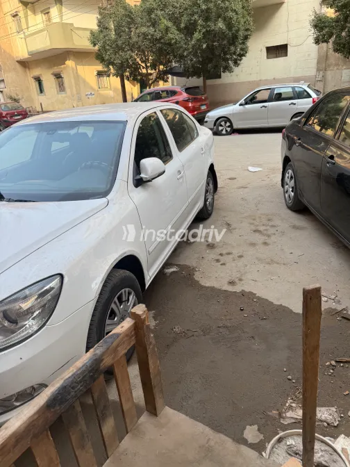 سكودا فانتازيا 2013 أبيض أوتوماتيك مستعملة للبيع في القاهرة الكبرى ( القاهرة - الجيزة) - 3