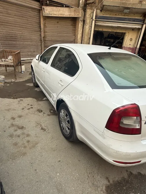 سكودا فانتازيا 2013 أبيض أوتوماتيك مستعملة للبيع في القاهرة الكبرى ( القاهرة - الجيزة) - 5