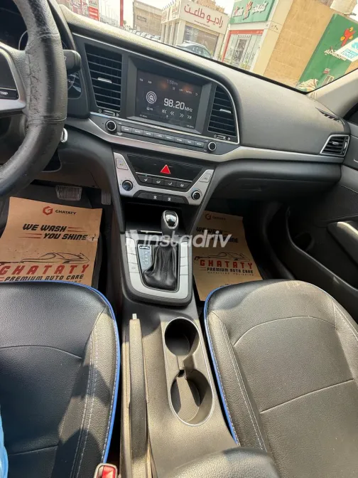 Hyundai Elantra AD 2019 Gray Automatic Used for Sale in Greater Cairo ( Cairo + Giza) - 5