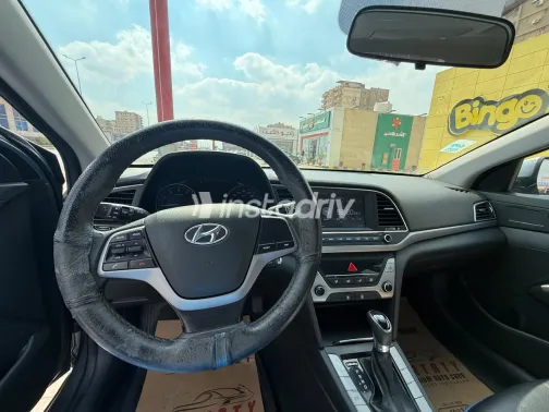 Hyundai Elantra AD 2019 Gray Automatic Used for Sale in Greater Cairo ( Cairo + Giza) - 9