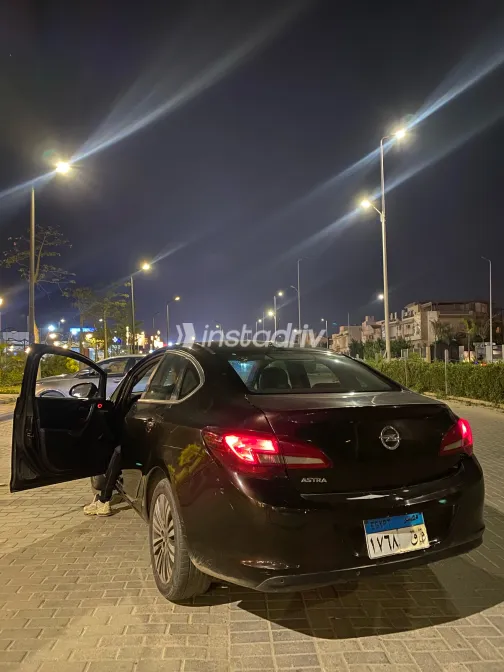 Opel Astra 2014 Brown Manual Used for Sale in Greater Cairo ( Cairo + Giza) - 2