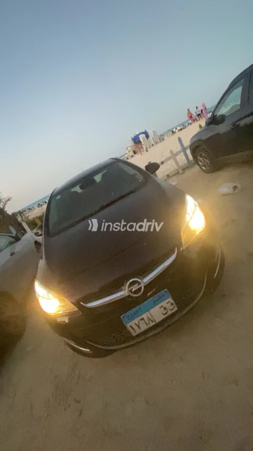 Opel Astra 2014 Brown Manual Used for Sale in Greater Cairo ( Cairo + Giza) - 3