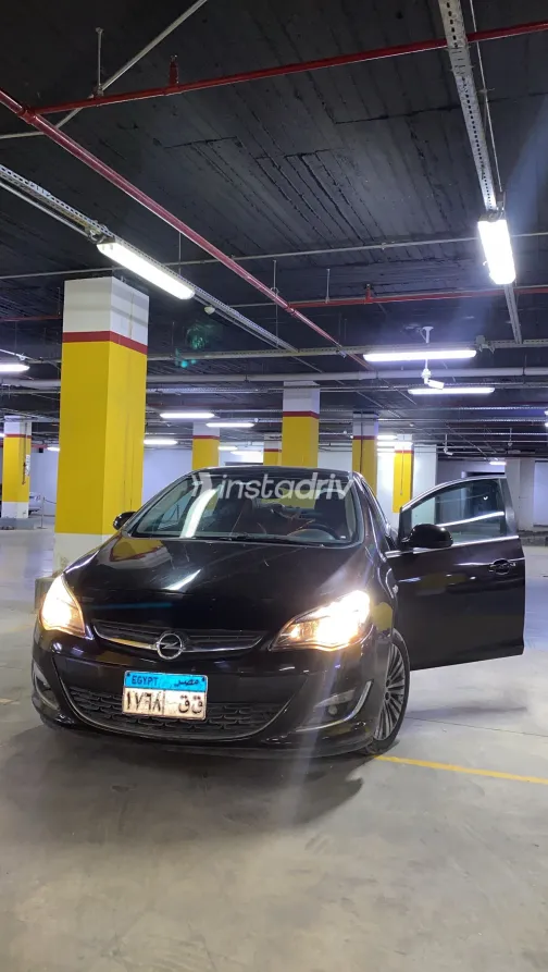 Opel Astra 2014 Brown Manual Used for Sale in Greater Cairo ( Cairo + Giza) - 5