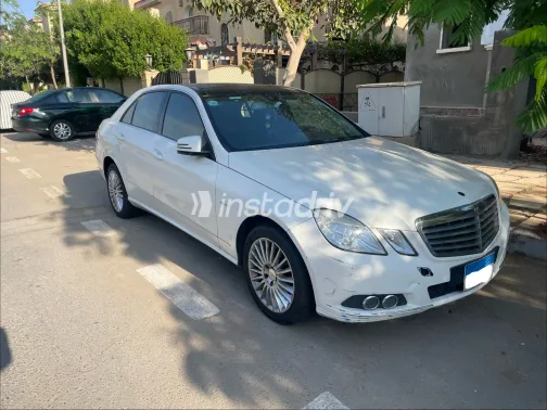 Mercedes E 200 2011 White Automatic Used for Sale in Greater Cairo ( Cairo + Giza) - 1