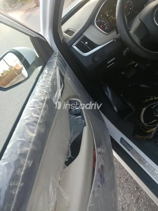MG Rx5 2023 White Automatic Used for Sale in Greater Cairo ( Cairo + Giza) - 8