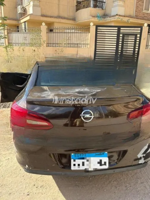 Opel Astra 2014 Eggplant Automatic Used for Sale in Giza - 2