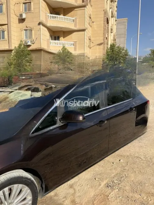 Opel Astra 2014 Eggplant Automatic Used for Sale in Giza - 4