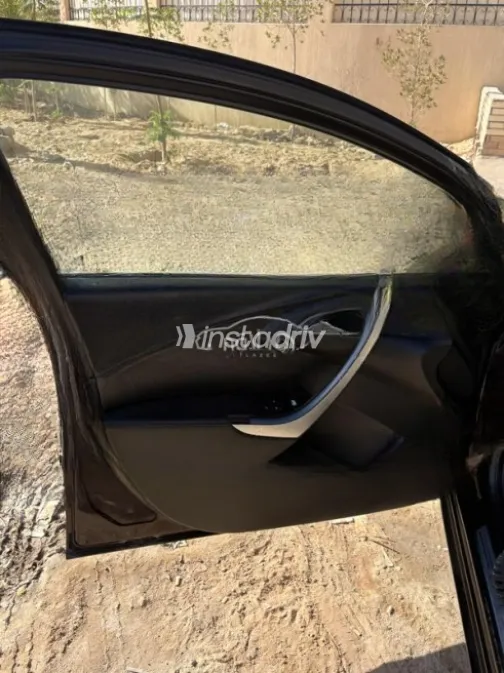Opel Astra 2014 Eggplant Automatic Used for Sale in Giza - 8