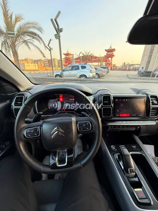 سيتروين C5 2022 أسود أوتوماتيك مستعملة للبيع في القاهرة الكبرى ( القاهرة - الجيزة) - 4