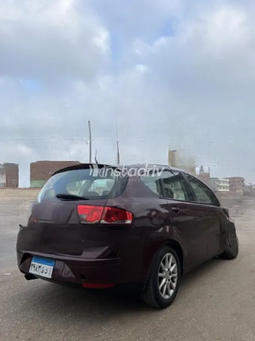 Seat Altea XL 2010 Red Automatic Used for Sale in 10th of Ramadan - 4