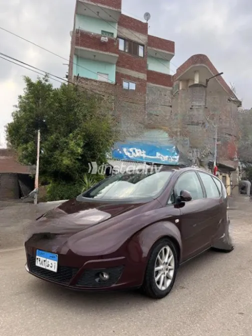 Seat Altea XL 2010 Red Automatic Used for Sale in 10th of Ramadan - 5
