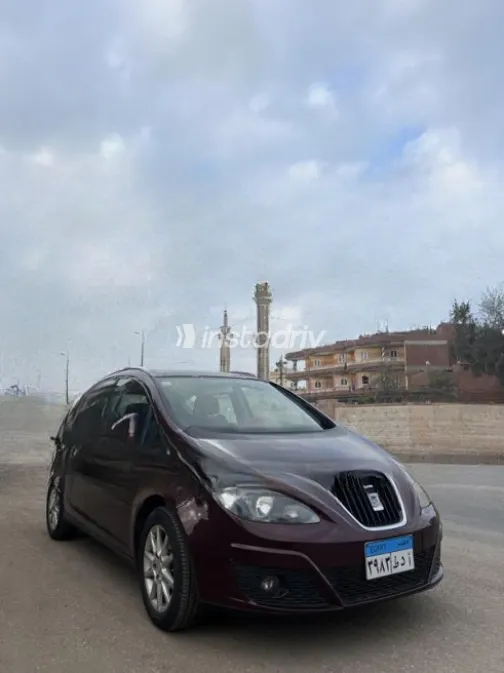 Seat Altea XL 2010 Red Automatic Used for Sale in 10th of Ramadan - 6