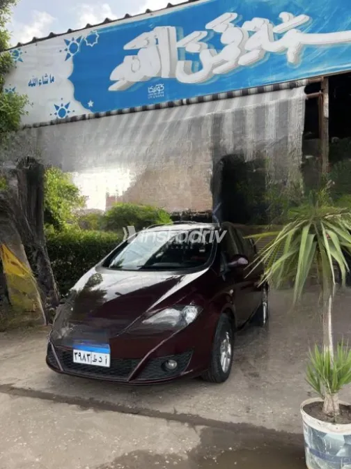 Seat Altea XL 2010 Red Automatic Used for Sale in 10th of Ramadan - 9