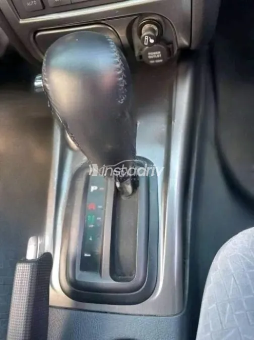Hyundai Avante 2002 Silver Automatic Used for Sale in Luxor - 2