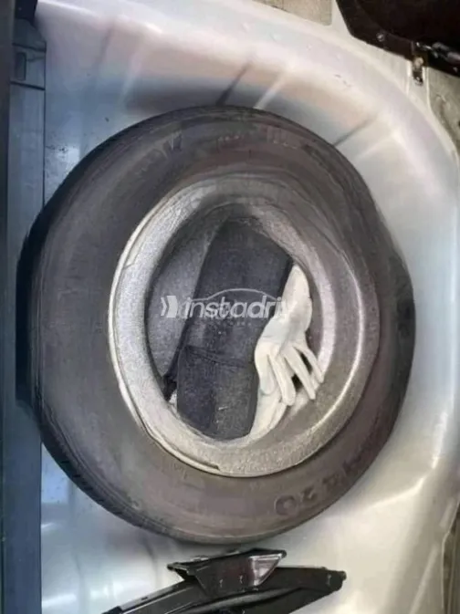 Hyundai Avante 2002 Silver Automatic Used for Sale in Luxor - 3