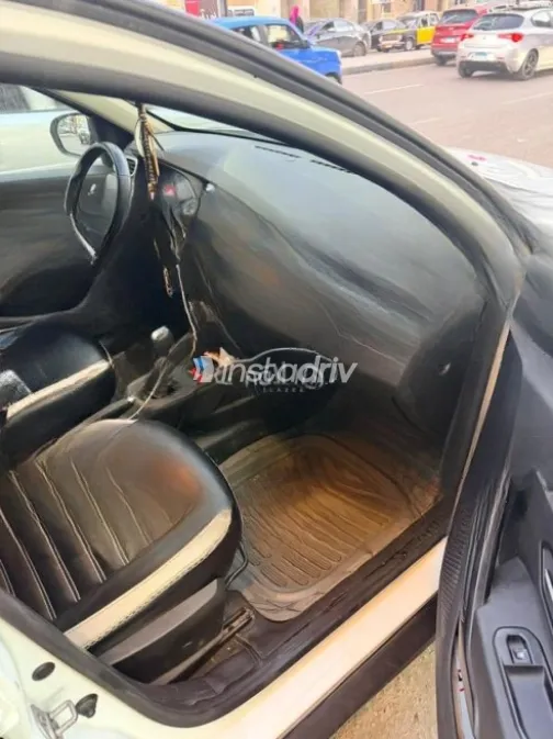 Renault Duster 2021 White Automatic Used for Sale in Alexandria - 4