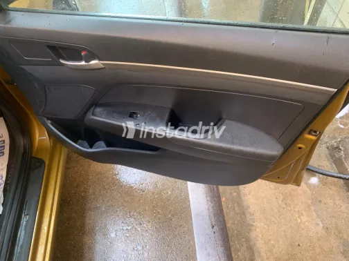 Hyundai Elantra AD 2019 Gold Automatic Used for Sale in Greater Cairo ( Cairo + Giza) - 3