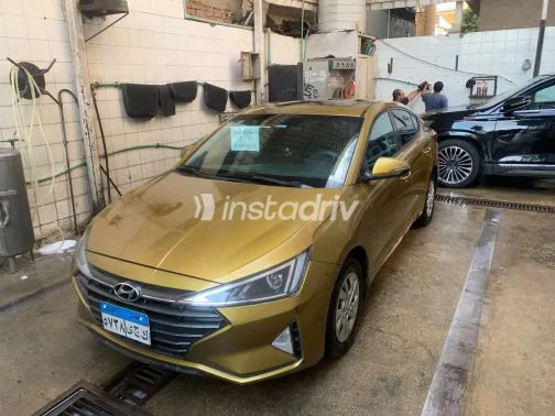 Hyundai Elantra AD 2019 Gold Automatic Used for Sale in Greater Cairo ( Cairo + Giza) - 4