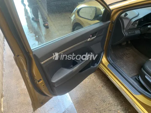 Hyundai Elantra AD 2019 Gold Automatic Used for Sale in Greater Cairo ( Cairo + Giza) - 5