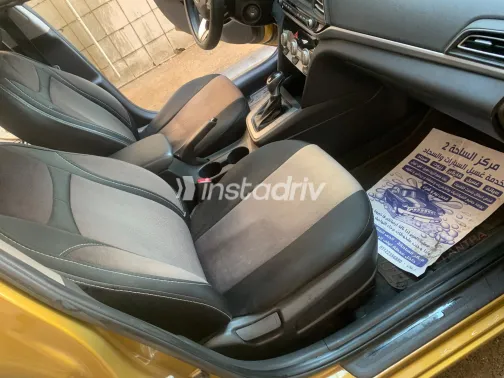 Hyundai Elantra AD 2019 Gold Automatic Used for Sale in Greater Cairo ( Cairo + Giza) - 8