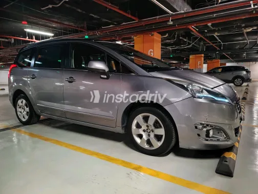 Peugeot 5008 2017 Gray Automatic Used for Sale in Greater Cairo ( Cairo + Giza) - 2