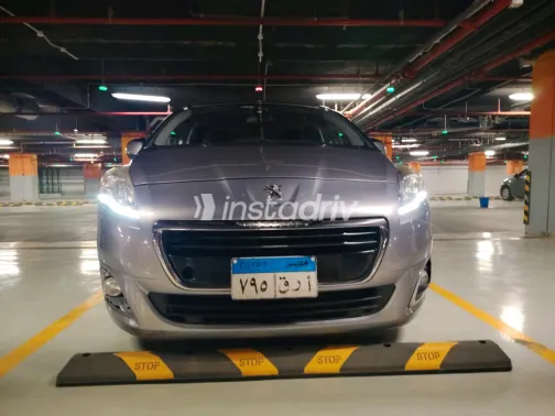 Peugeot 5008 2017 Gray Automatic Used for Sale in Greater Cairo ( Cairo + Giza) - 7