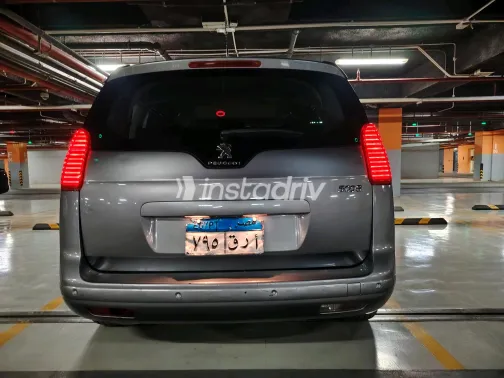 Peugeot 5008 2017 Gray Automatic Used for Sale in Greater Cairo ( Cairo + Giza) - 8