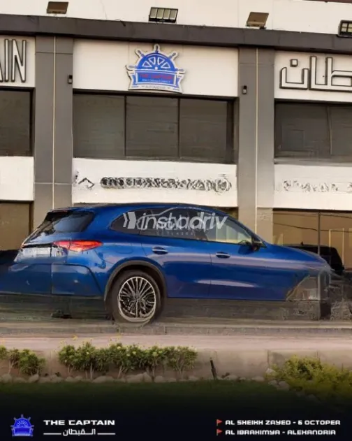 مرسيدس GLC 200 2023 أزرق غامق أوتوماتيك مستعملة للبيع في مدينة الشيخ زايد - 3