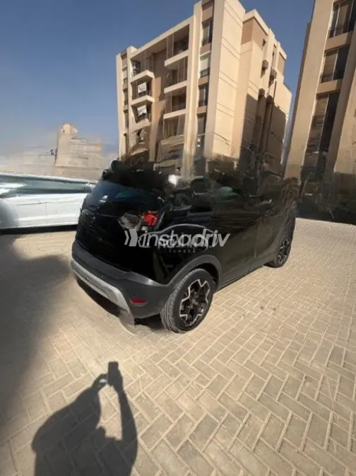 Opel Crossland 2021 Black Automatic Used for Sale in Cairo - 5