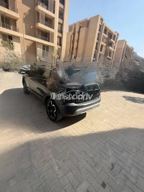 Opel Crossland 2021 Black Automatic Used for Sale in Cairo - 6