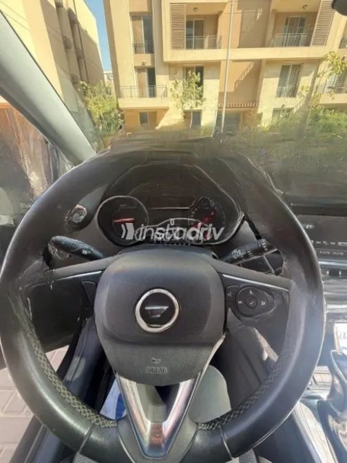 Opel Crossland 2021 Black Automatic Used for Sale in Cairo - 10