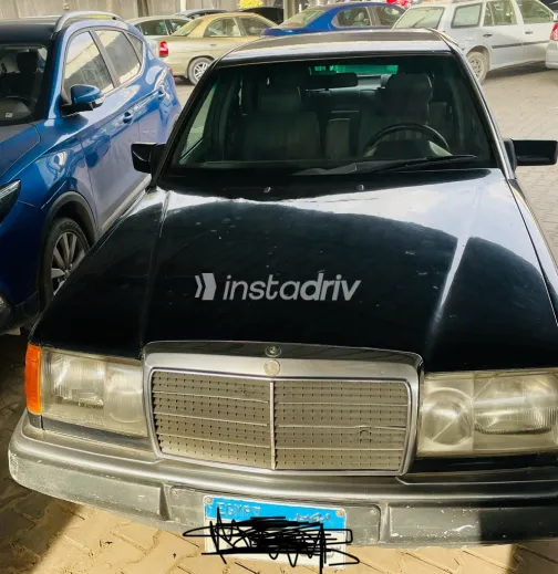 Mercedes E 200 1990 Black Manual Used for Sale in Greater Cairo ( Cairo + Giza) - 1