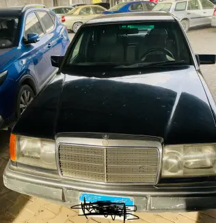 Mercedes E 200 1990 Black Manual Used for Sale in Greater Cairo ( Cairo + Giza)