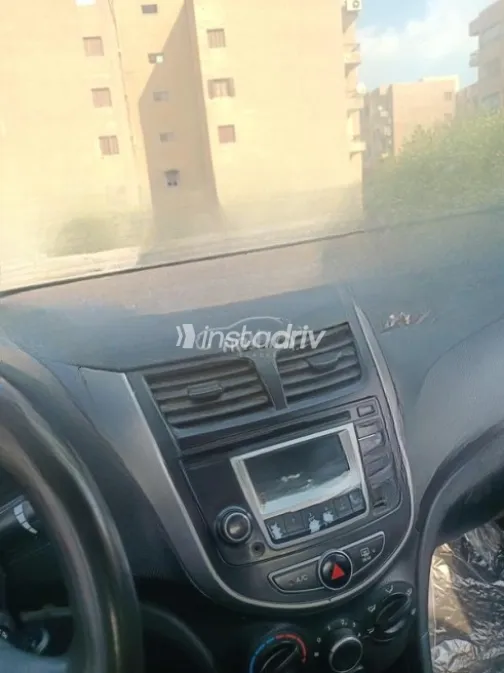 هيونداي اكسنت RB 2016 رمادي غامق أوتوماتيك مستعملة للبيع في المعادى - 1