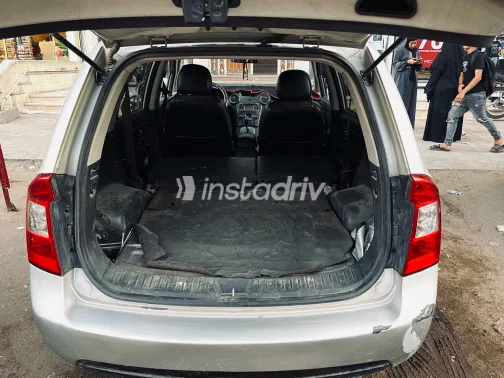 Kia Carens 2011 Silver Automatic Used for Sale in Greater Cairo ( Cairo + Giza) - 5